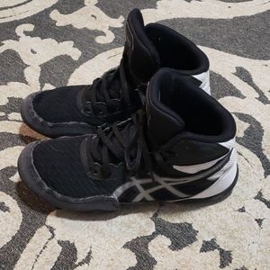 ASICS boys wrestling shoes